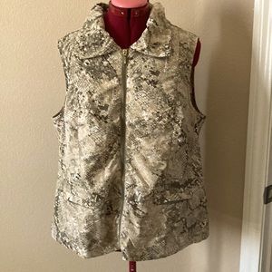 Chico's Zenergy Size 2=Medium Neema
Marissa Python print green & cream vest